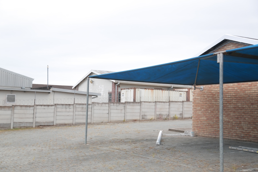 To Let commercial Property for Rent in Beacon Bay North Eastern Cape